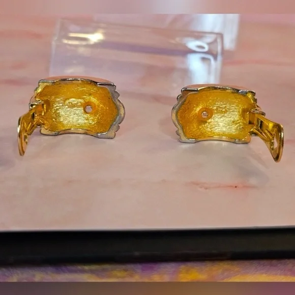 Christian Dior Vintage 1980’s Gold-Tone Clip-On Earrings with Dust Bag - Picture 4 of 13